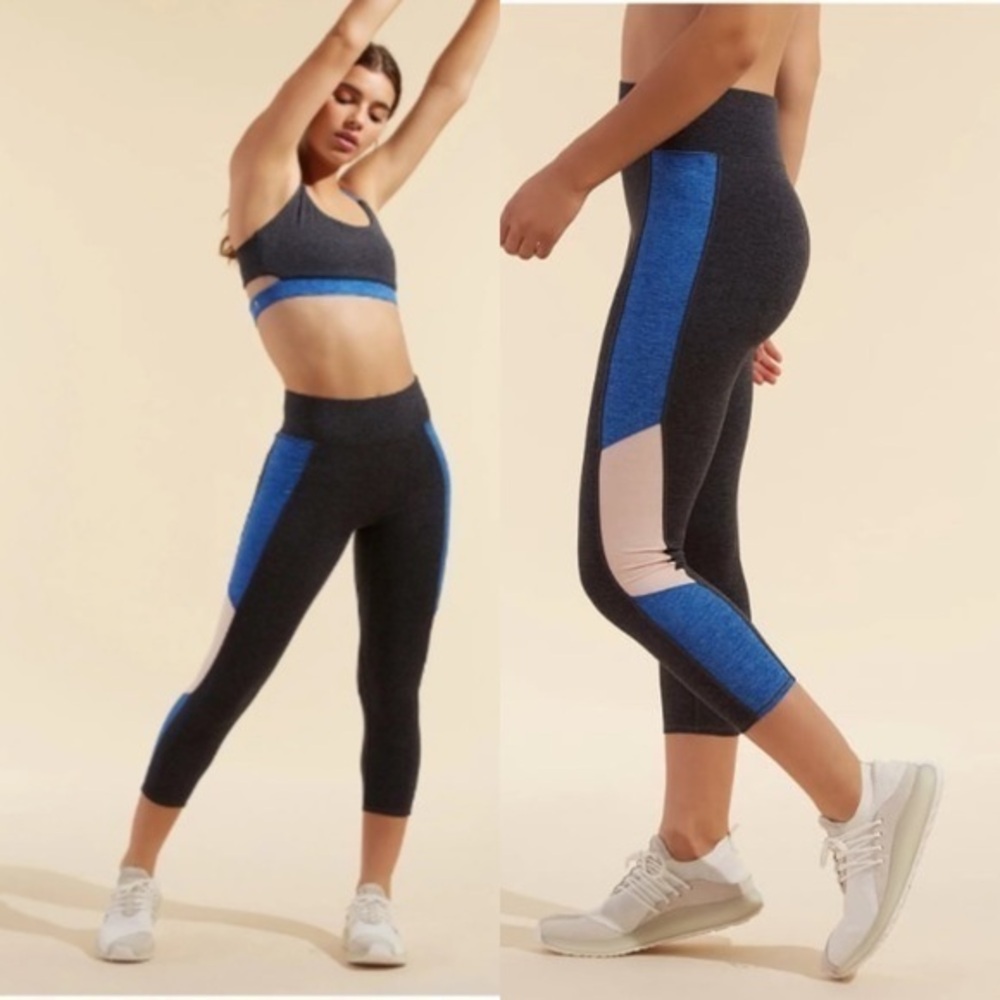 Bandier leggings We over Me center Capri leggings S blue grey pink